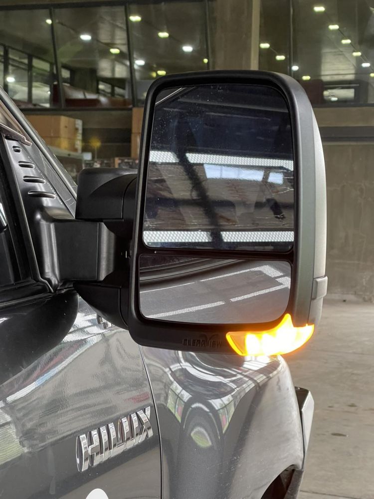 กระจกมองข้าง #Clearview Mirrors Next Generation Model For Toyota Hilux Revo - กระจกด้านบนเป็นปรับไฟ (รถที่มีระบบไฟฟ้าอยู่แล้ว)- กระจกด้านล่างเป็นปรับแมนนวล - การพับกระจกเข้าเป็นแบบแมนนวล- มีระบบไฟเลี้ยว
