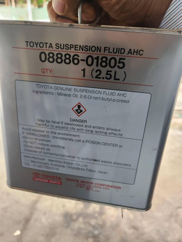 จัดส่งน้ำมันไฮดรอลิค Toyota Suspension Fluid AHC 2.5L แท้ห้าง (08886-01805) สำหรับ Landcruiser VX200 ไปอ.อินทร์บุรี จ.สิงห์บุรี ขอบคุณลูกค้ามากครับ #SKT #teentoashop 

