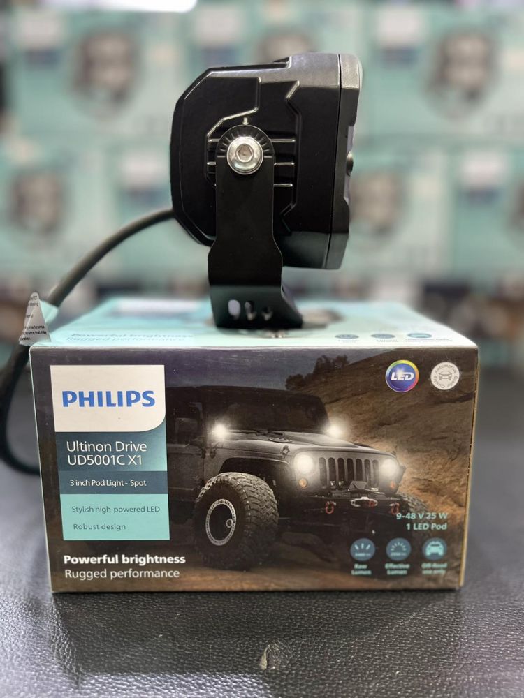 Spotlight จาก Philipsรุ่น Ultinon Drive UD5001C • Pod Light 3” • Spot Beam / ลำแสงพุ่งไกลเป็นจุด• 25 W• 6000K • 3840 Lumens  
